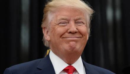 Трамп назвал гибель 200 тысяч американцев от коронавируса "хорошим" сценарием