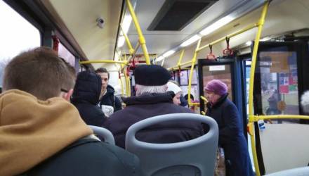 В Речицком районе гомельчанка упала в автобусе и получила перелом