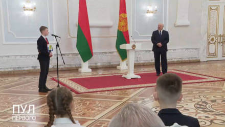 Лукашенко – школьникам: "Не спешите выбирать профессию! А то будет, как у меня"