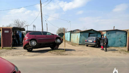 В Гомеле произошло серьёзное ДТП, один из автомобилей едва не перевернулся