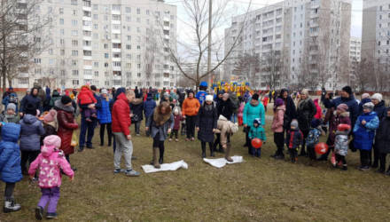 В Гомеле на детской площадке «Спартаковский дворик» прошла Масленица