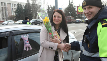 В Гомеле 8 Марта прошёл марафон поздравлений для автоледи