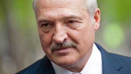 Лукашенко о коронавирусе: выдержим до Пасхи - значит, жить будем