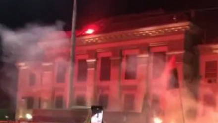 Обстрел ракетницами посольства России в Киеве попал на видео