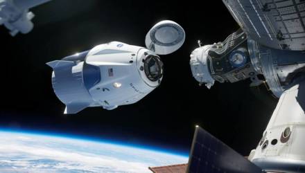 NASA впервые за десять лет запустит астронавтов на МКС с территории США — на корабле и ракете SpaceX