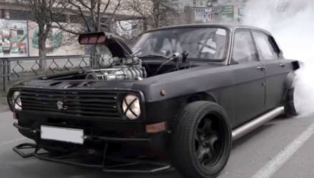 Украинец превратил старую "Волгу" в адский "маслкар" с 5-литровым V8