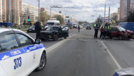 Женщина-водитель выехала на "красный" и совершила ДТП. В Гомельской ГАИ сообщили подробности резонансной аварии