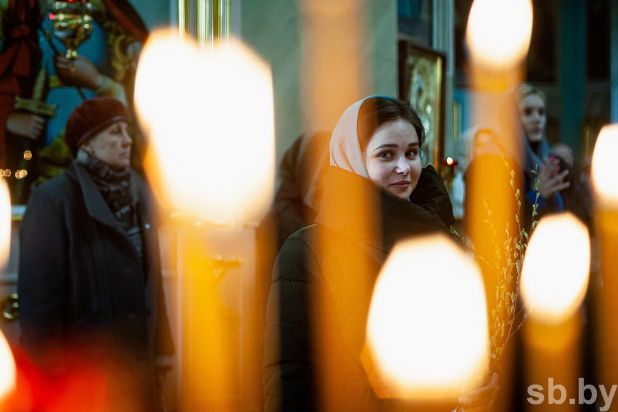 Фотофакт. Православные гомельчане празднуют Вербное воскресенье