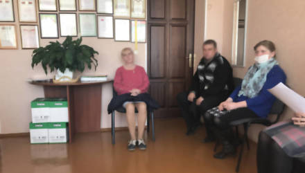 Пить или любить. В Гомельском районе пытались вразумить злоупотребляющих родителей