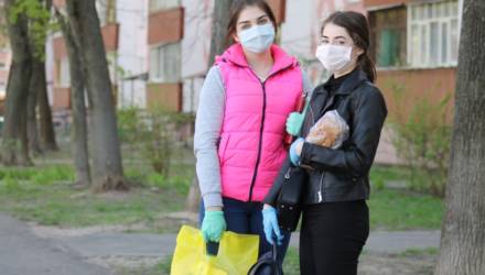Волонтёры ОАО "Гомсельмаш" "Открытые Сердца" активно помогают пожилым людям