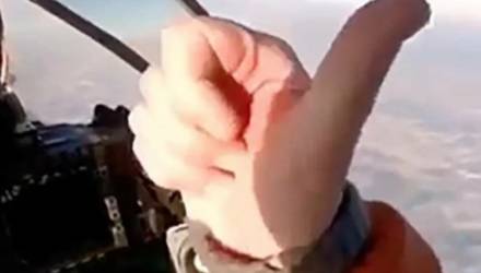Пилот МиГ-31 поприветствовал пилота F-16 во время полета (видео)