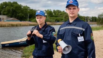 На озере Бурое болото. Журналисты побывали в рейде с матросами–спасателями гомельского студенческого сервисного отряда