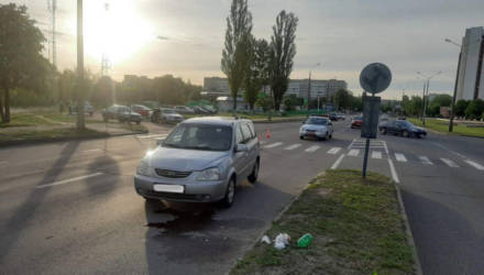 В Гомеле ищут очевидцев ДТП с участием женщины-водителя и девушки-пешехода. Последняя попала в реанимацию