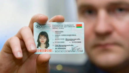 Лукашенко подписал указ о продлении на 3 месяца срока действия документов и справок