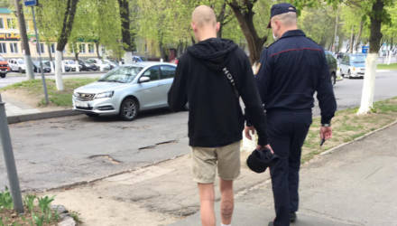 В Гомеле подростка, который прыгал на чужом авто и распространял порно, доставили в приёмник-распределитель