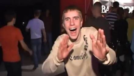 В Жлобине 25-летний парень пьяным устроил драку возле клуба и получил 810 рублей штрафа