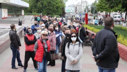 Что говорили гомельчане, которые стояли в очереди, чтобы подписаться за Тихановскую (видео)