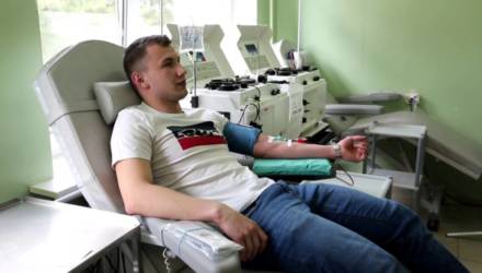В Гомеле человек, переболевший COVID-19, стал первым в области донором плазмы с антителами