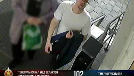 Внимание, розыск! В Гомеле мужчина бутылкой разбил стекло магазина