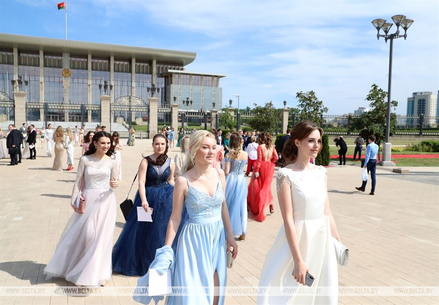 Лукашенко открыл Республиканский бал выпускников. Что президент сказал молодёжи