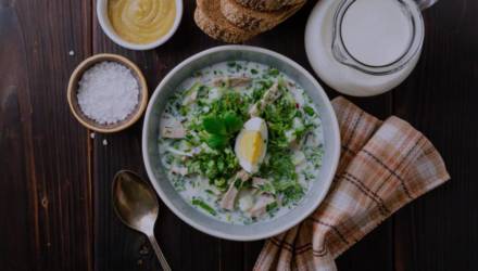 Вечный спор. Какая окрошка вкуснее и полезнее — на кефире или на квасе