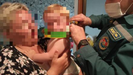 В Ветке 2-летняя девочка надела пластмассовый бубен на голову: понадобилась помощь спасателей