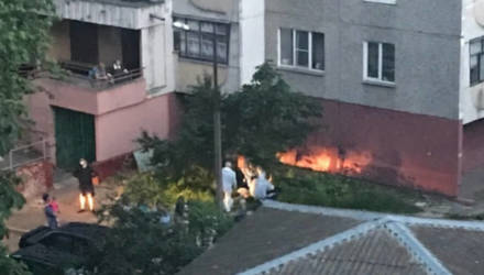 "Всегда здоровался, хороший был человек". В Гомеле мужчина выпал из окна на 10-м этаже и разбился насмерть