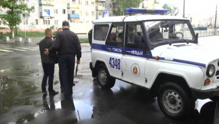 Пили пиво на улице, громко выясняли отношения. В Гомеле прошёл рейд сотрудников патрульно-постовой службы