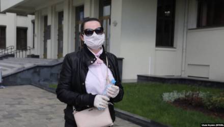 Светлана Тихановская утверждает, что $900 тысяч им подбросили, а мать Сергея просто переволновалась, когда призналась, что деньги они заработали