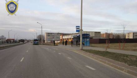 В Гомеле автобус отъезжал от остановки и наехал на мужчину. Следователи ищут очевидцев