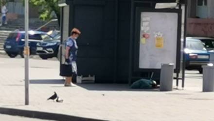 В Гомеле на остановке умер человек