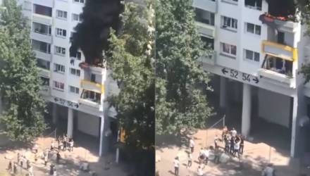 Очевидцы засняли, как толпа поймала детей, которые выпрыгнули из горящего дома с высоты 12 метров