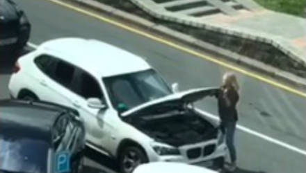 Белоруска на BMW заблокировала движение, собрав "хвост" из недовольных водителей