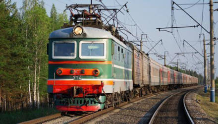 Гомельский поезд остановился прямо над спящим на железнодорожных путях человеком