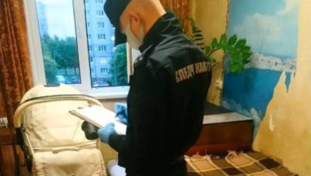 Годовалая девочка выпала из окна четвертого этажа в Минске