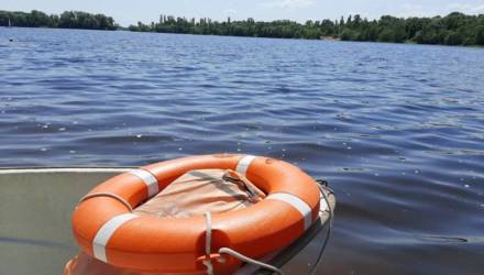 В Гомеле мужчина поспорил со знакомой, что сможет переплыть озеро и утонул. Женщина выиграла