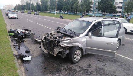 В Рогачёве «Киа Каренс» сбила мотоциклиста