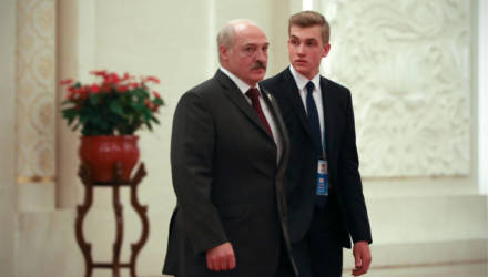 В Сети обсуждают внешность предполагаемой мамы сына Лукашенко