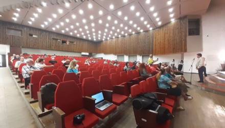 В Гомеле прошла встреча "против Лукашенко". Зал наполнили на 8%