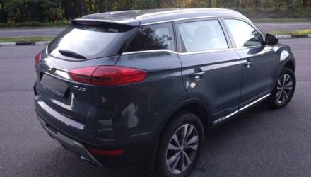 «Сначала лопнул бак, потом застучало». Владелец купленного в Гомеле Geely Atlas не может устранить проблемы по гарантии