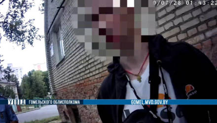 Смешно получилось: пили водку, а задержали за марихуану. В Гомеле у 18-летнего парня нашли наркотик