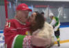 Возбуждённая фанатка поцеловала Лукашенко в губы после победы над сборной Гомельской области по хоккею