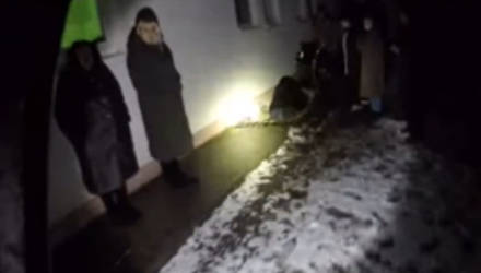 В Гомельском районе женщина провалилась в приямок подвала – видеофакт