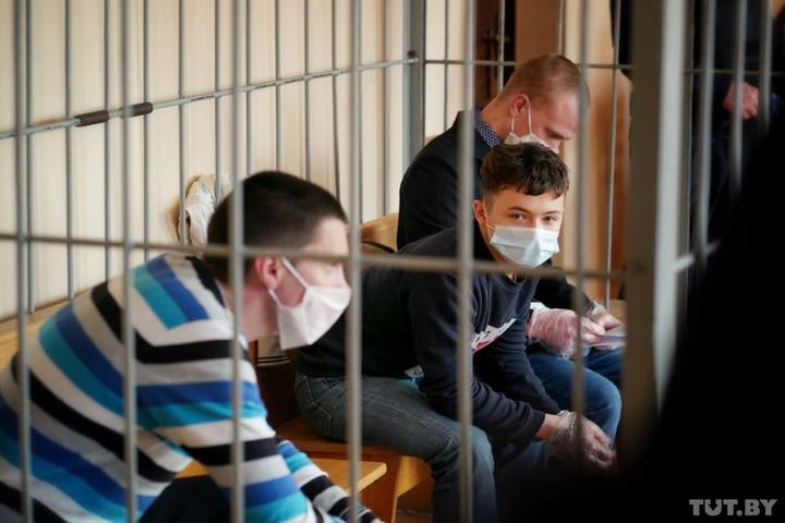 Прокурор запросил сроки обвиняемым по делу о «коктейлях Молотова» в Гомеле: для подростка — 6 лет