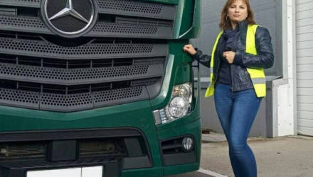 Многодетная белоруска пошла в дальнобойщицы