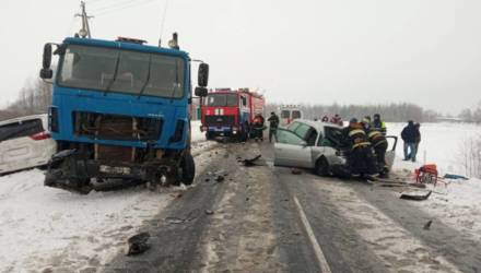 В Житковичском районе в лобовом столкновении Audi и МАЗ погиб водитель легкового авто