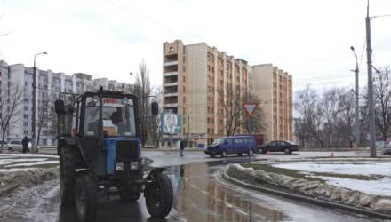 В Гомеле в столкновении трактора и микроавтобуса пострадал годовалый ребёнок