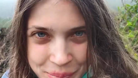 Полиция Индонезии ищет модель, которая сняла порно на священном вулкане и выложила в Сеть