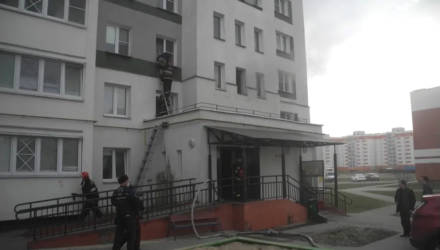 На пожаре в Гомеле спасены четыре человека: женщина и трое детей