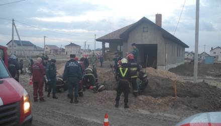 В Гомеле мужчину во время строительных работ засыпало землёй